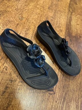 CROCS Black Floral Wedge Thong Sandals